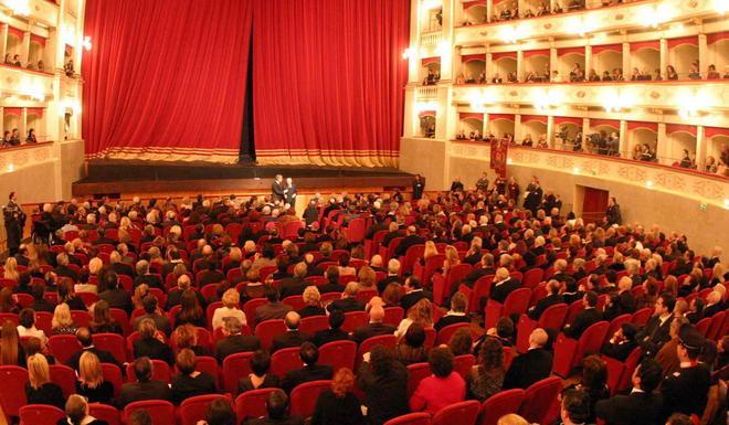 «Da oggi siamo precari» Sos dal Goldoni per i tagli 