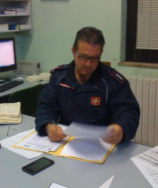 Travolge con l’auto il rivale in amore e fugge 