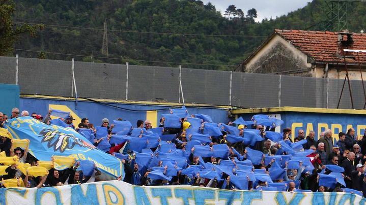 I tifosi in gradinata durante il match con la Pro Patria