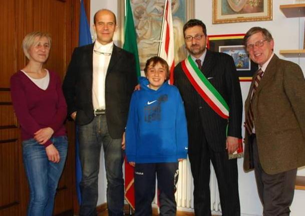 Dopo l’incidente Marco incontra il sindaco in municipio
