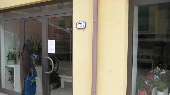 Dal fango spunta un nuovo negozio di fiori