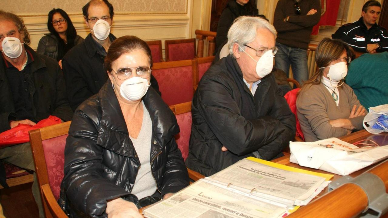 Tutti contro tutti su via Grande
