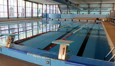 Carrara, troppo cloro in piscina: 8 intossicati 