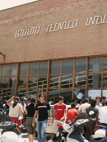 Perde studenti l’Alberghiero. In recupero l’Ipsia Mattei 