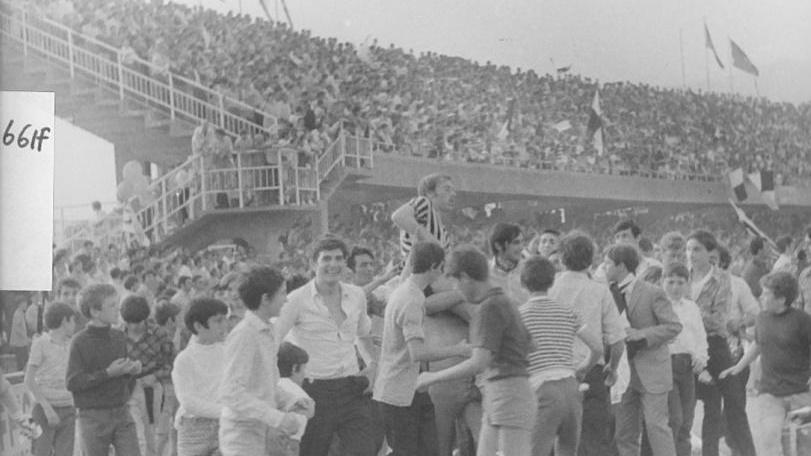 Un gruppo di tifosi: anzi Vieri Rosati