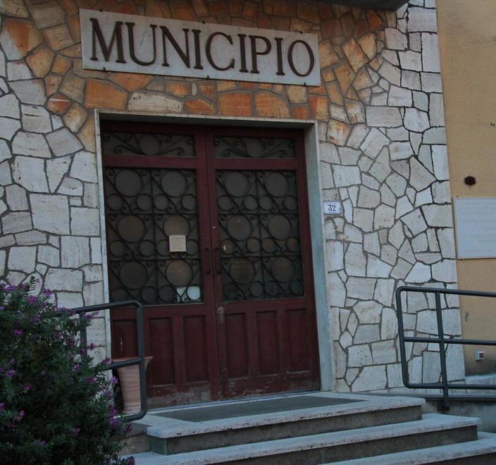 I candidati sindaci si litigano la piazza del comizio finale 
