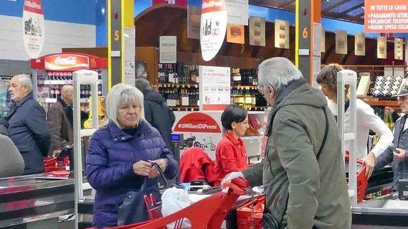 Inflazione annua a +1,1% Calano i prezzi dei cibi In crescita i carburanti