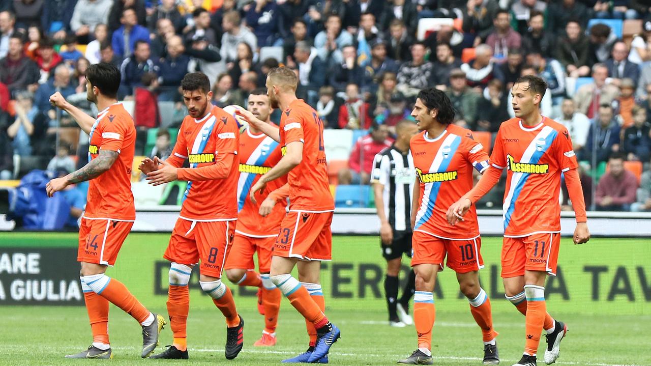 La Spal festeggia Valoti autore del secondo gol a Udine