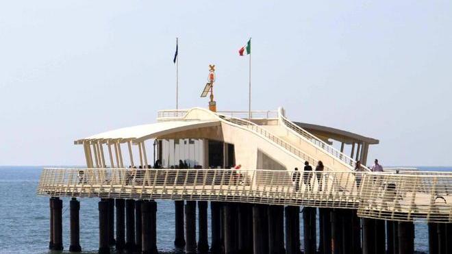 «Pontile, va sospeso il dirigente condannato»
