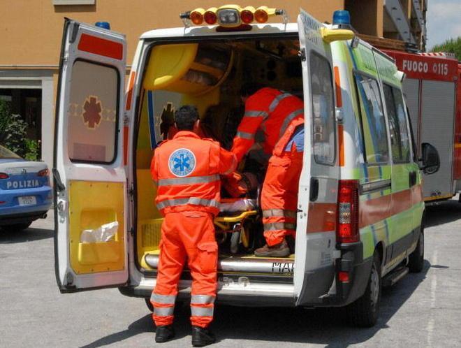 Si scontra con un vitello 