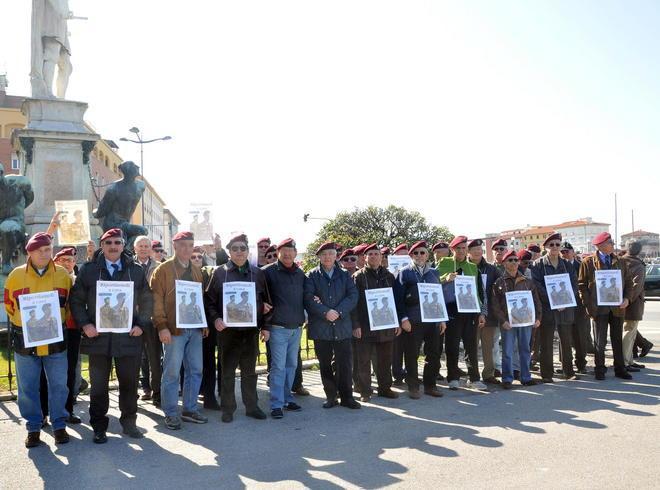 Corteo di solidarietà per i marò arrestati