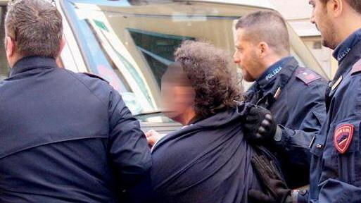 Psicolabile aggredisce i nonni