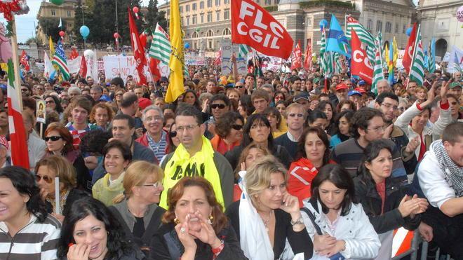 Centinaia di precari delusi dalle mancate assunzioni a scuola