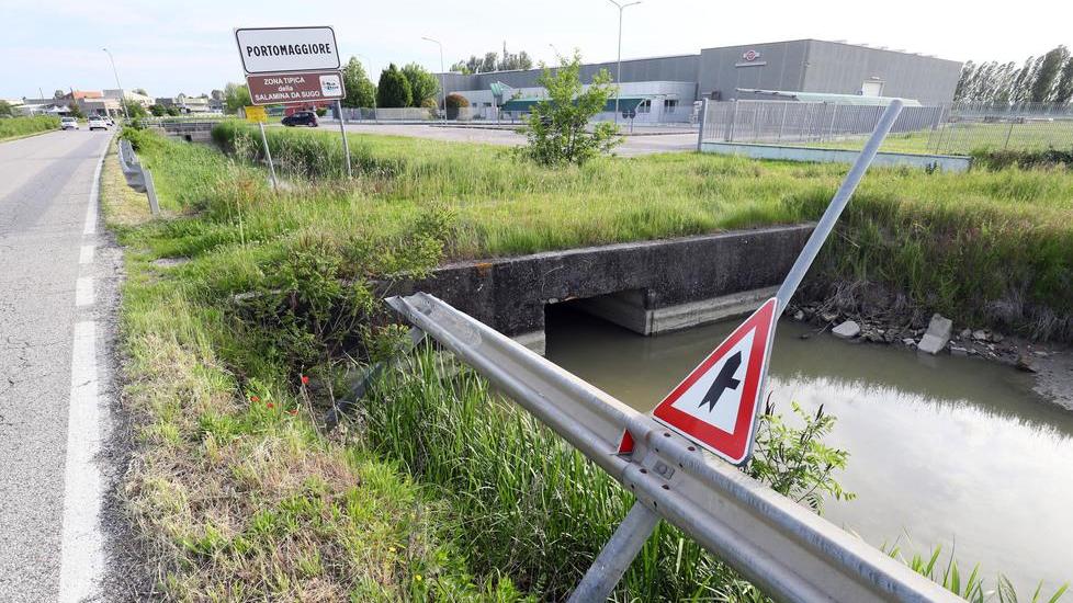 L’argine frana I residenti sollecitano interventi