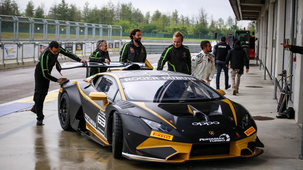 In coda all’autodromo per un giro bagnato da brividi