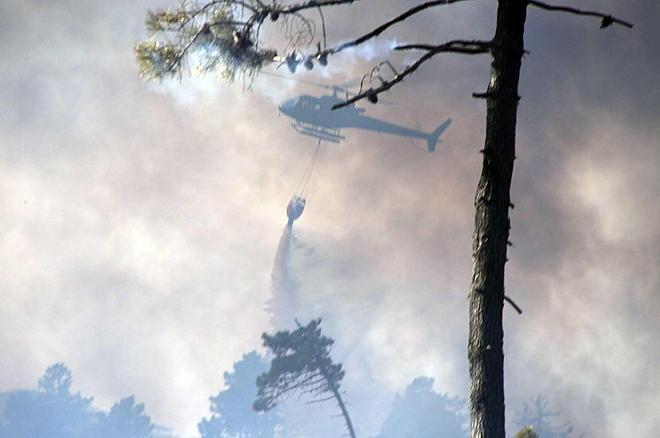 In fiamme un bosco a Cerreti, interviene un Canadair 