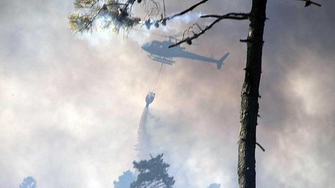 In fiamme un bosco a Cerreti, interviene un Canadair