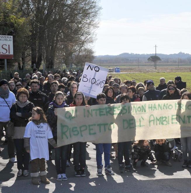 In 350 sfilano per dire no al biogas 