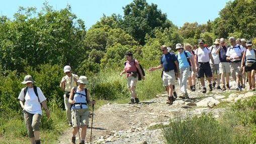 Turisti alla scoperta di natura e storia col servizio guide