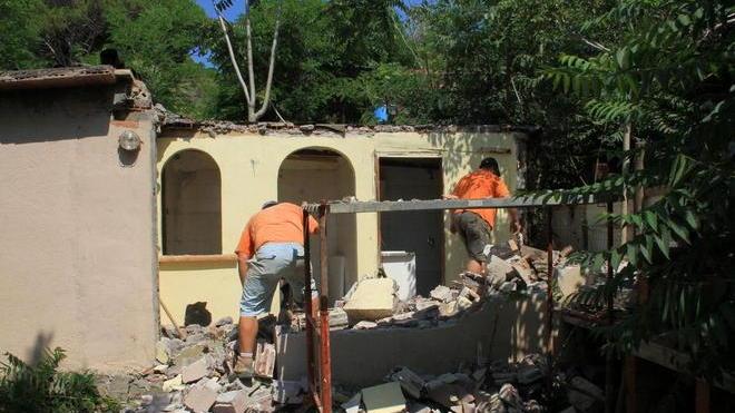 «Demolite tutti gli abusi» A rischio decine di case
