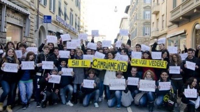 Anche la A si fa precAria con il flash mob giovane