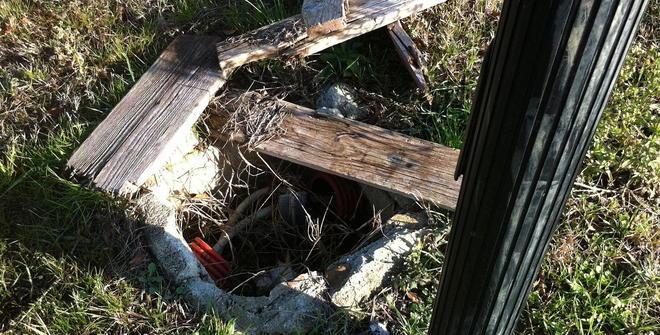 Lampione pericoloso vicino al parco
