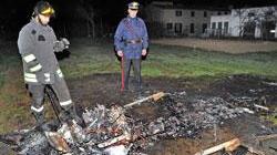 Paura a Casalguidi ultraleggero urta i cavi e brucia