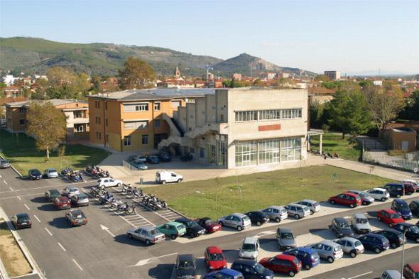 C’è una bomba a scuola: grazie alle telecamere individuato il telefonista 