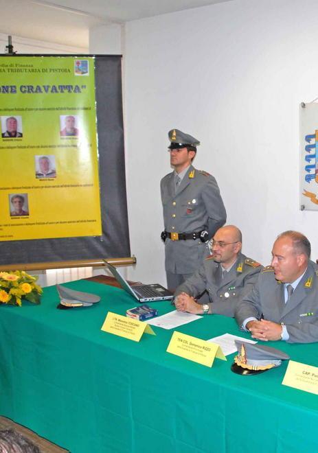 Segnalava agli usurai clienti in difficoltà: bancario condannato 