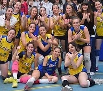 L'esultanza delle ragazze dell'Am Flora dopo la vittoria