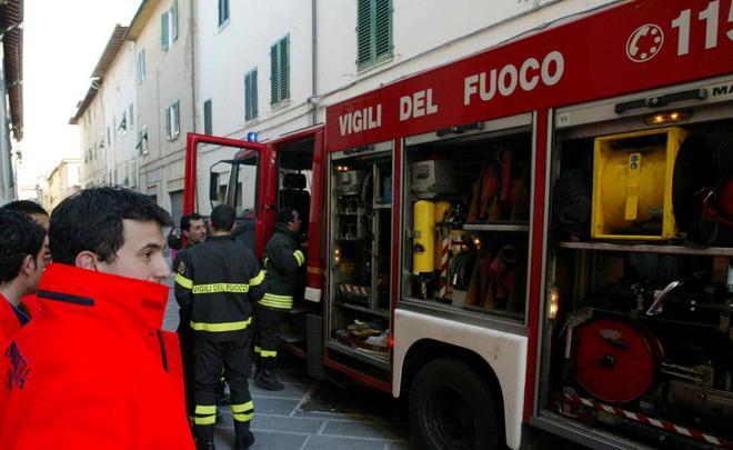 Fiamme dalla stufa a legna. Donna si ustiona: è grave 