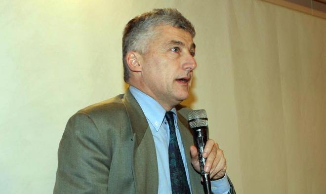 Dinelli su Facebook: «Mi candido» 