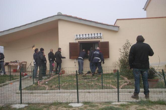 Botte e minacce agli agenti: denunciati i rom sfrattati 