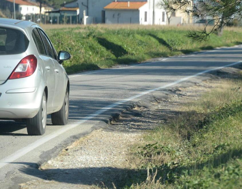 Nuovo asfalto per ampi tratti di via Fosso Vecchio Da domani i cantieri 