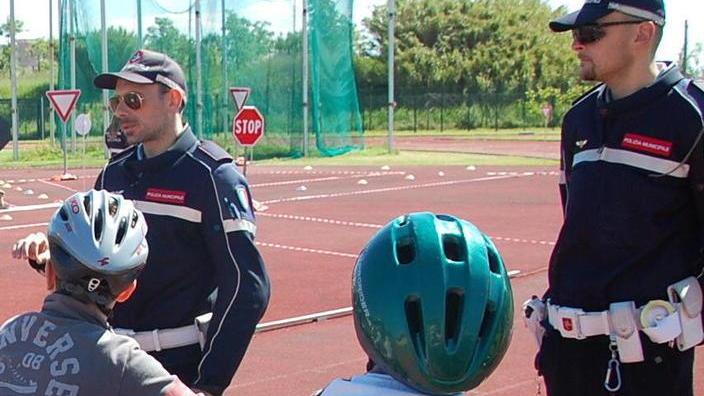 Educazione stradale, ecco i patentini ai piccoli studenti