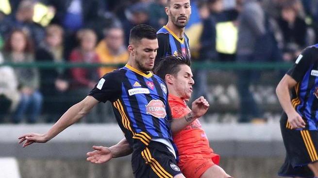 Apuani favoriti a 2.38, il blitz paga 3 volte la posta Interessante l’Over: 2.23