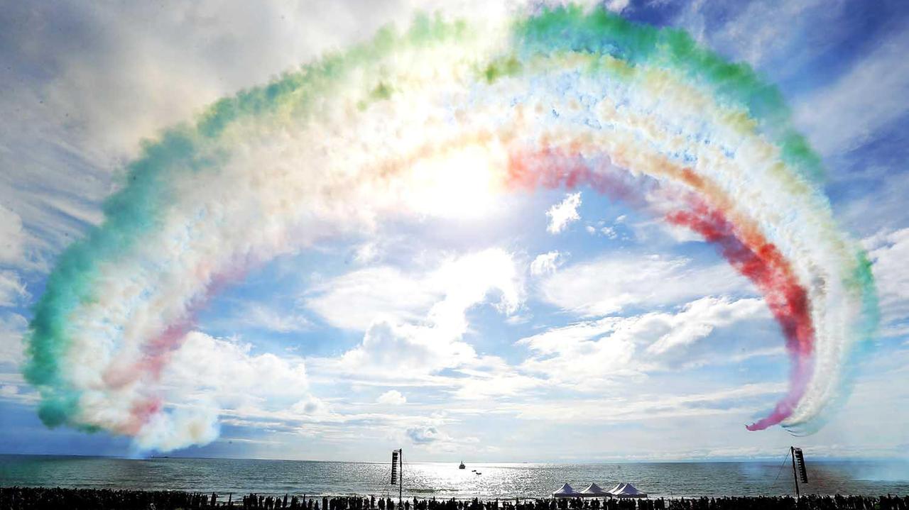 Le Frecce Tricolori a Tirreno (foto Fabio Muzzi)