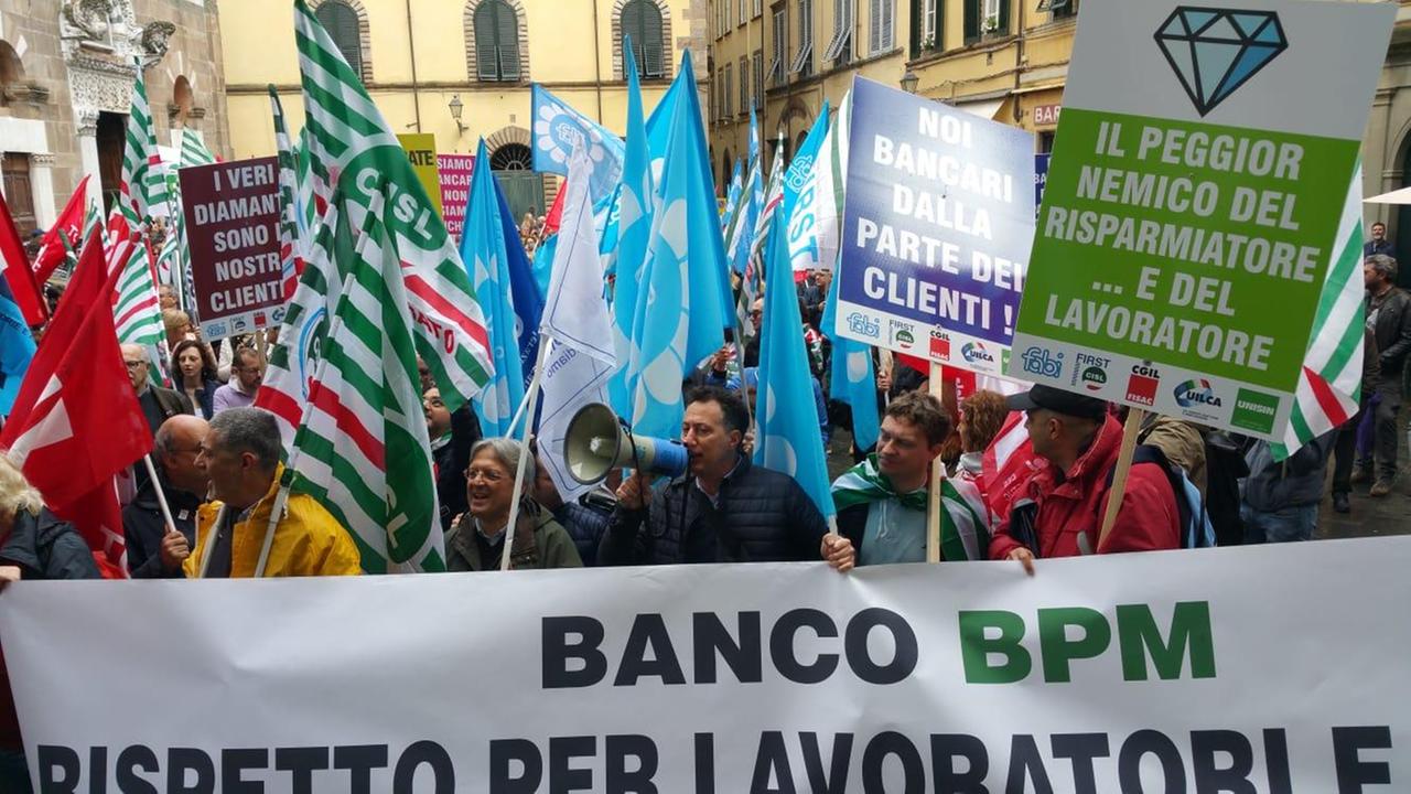 Il corteo di Lucca (foto Fiorenzo Sernacchioli)
