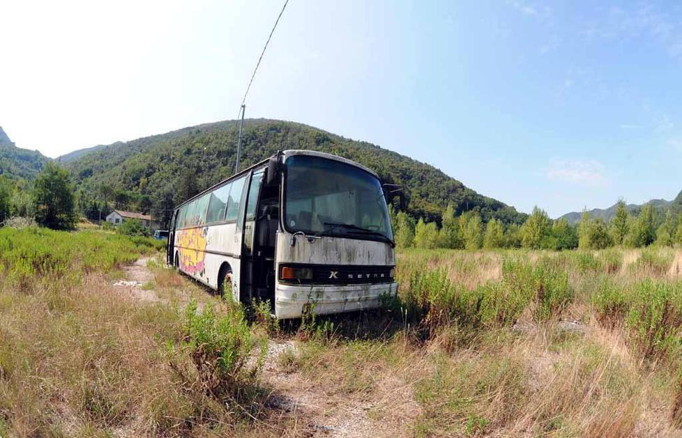 Erba alta e aiuole incolte E il Comune rifà il bando 