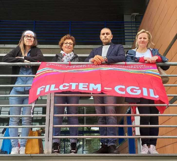 Scioperano per la collega trasferita, operazioni chirurgiche a rischio all'ospedale Versilia 