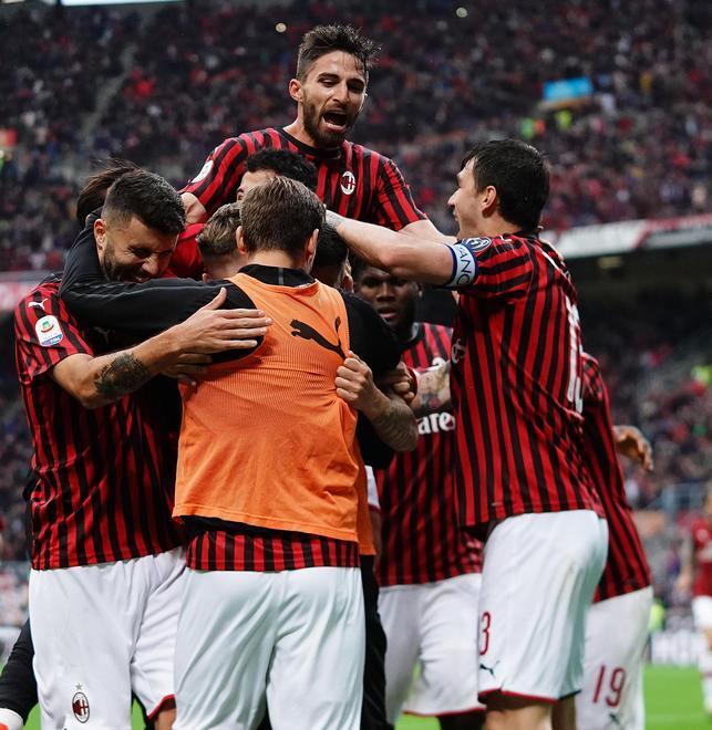 Il Milan supera a fatica il Frosinone e tiene acceso il sogno Champions 