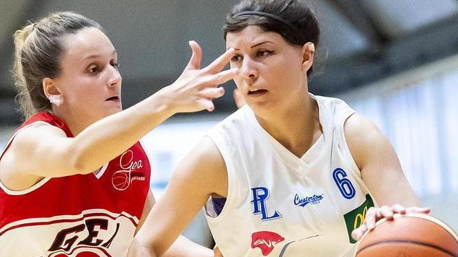 BASKET: Pielle rosa ko
