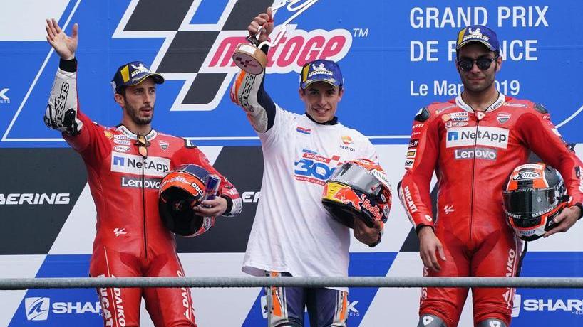 Marquez trionfa a Le Mans davanti alle Ducati Sul podio Dovizioso e Petrucci, Rossi quinto