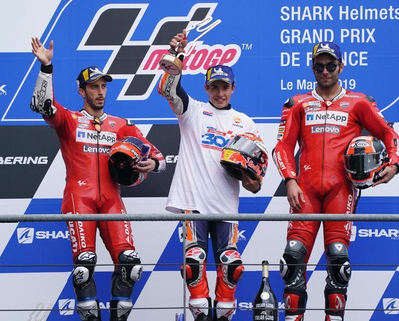 Marquez trionfa a Le Mans davanti alle Ducati Sul podio Dovizioso e Petrucci, Rossi quinto 