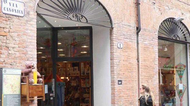 L’addio ai giocattoli: chiude dopo 32 anni “La terra dell’Orso”