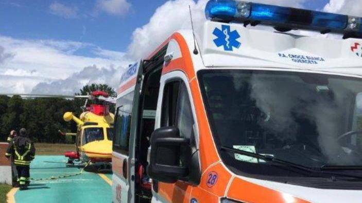 Malore nel bagno di un bar, lo trovano dopo 2 ore e muore