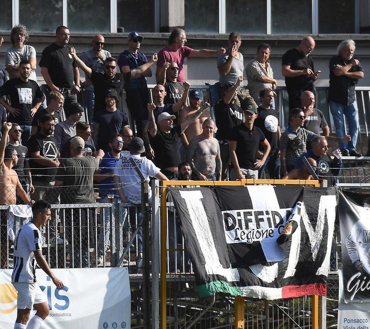 “Trattative riservate” per il futuro della Massese I tifosi: vogliamo gente locale 