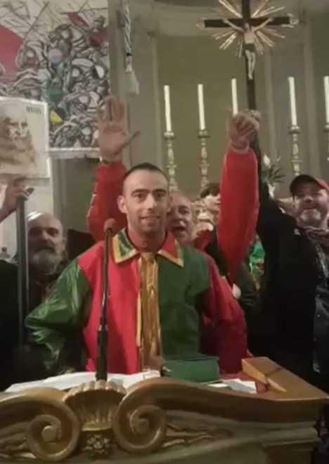 Chiamatelo don Gavino il fantino parla dal pulpito
