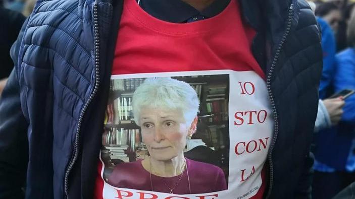 Solidarietà alla prof sospesa dagli insegnanti del liceo