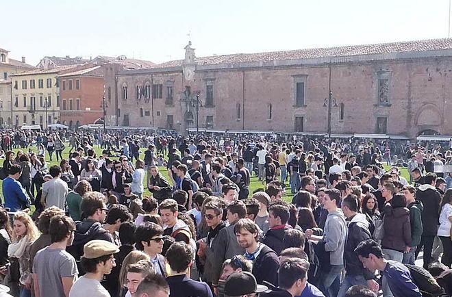 Al rito dei cento giorni fanno festa i borseggiatori 